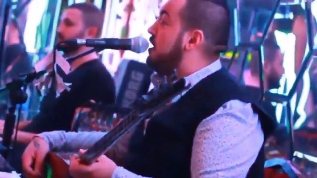 HAKAN İŞLEYEN "Pencereden Bakıver Bana Bi Duble Rakı Ver" Canlı Performans