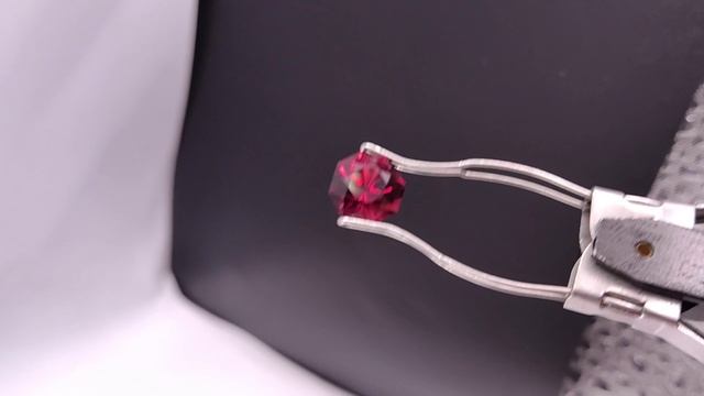 2.96 ct. Гранат Родолит, октагон. Танзания + гемм. заключение