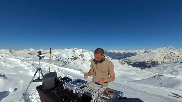 Lawik Mix @ Val-Thorens For "Clubbing VR"