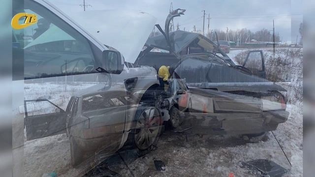В РЕЗУЛЬТАТЕ СТОЛКНОВЕНИЯ ДВУХ "ЛЕГКОВУШЕК" ПОСТРАДАЛИ ДЕВОЧКА-ПАССАЖИР И ВОДИТЕЛЬ ОДНОГО ИЗ НИХ