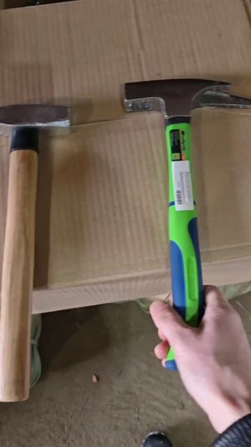 Отличие молотка кровельщика от обычного молотка