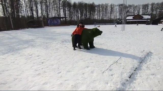 Медведь зелёный хочет съесть меня