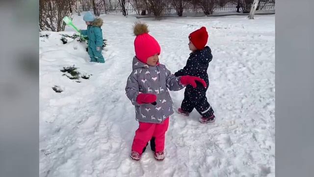 Прогулка младшей группы «Карапузиков»❄👍