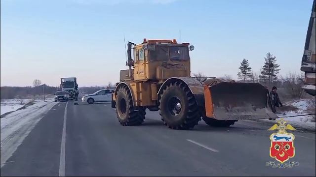 В Оренбургской области полицейские оказали помощь дальнобойщику из Узбекистана, съехавшему в кювет