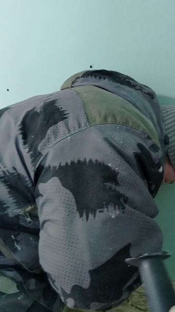 всё ломает специально