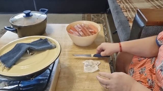 фкусная минутка-постный рисовый суп,  опять греча, котлеты с сосисками