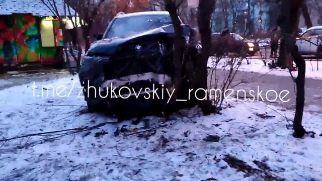 Авария рядом с ТЦ Марс ул. Дугина

Жуковский