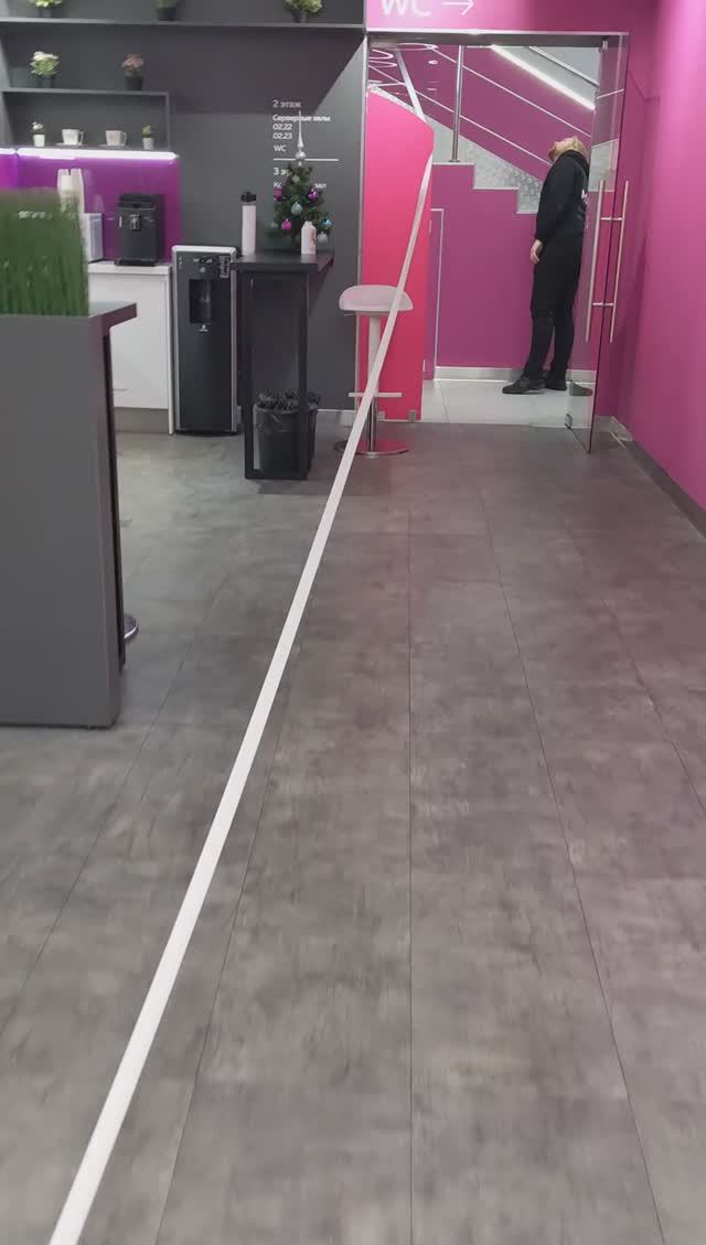 Вытянули маркировочные наклейки из принтера, длина - целых 3 этажа!