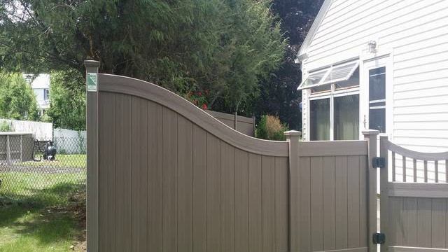 white composite fence crack resistant