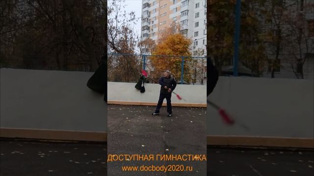 Упражнения с лопатой-полумесяцем на спортплощадке (10)