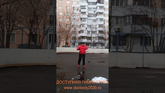 Упражнения с мечом Цзянь на спортплощадке (92)