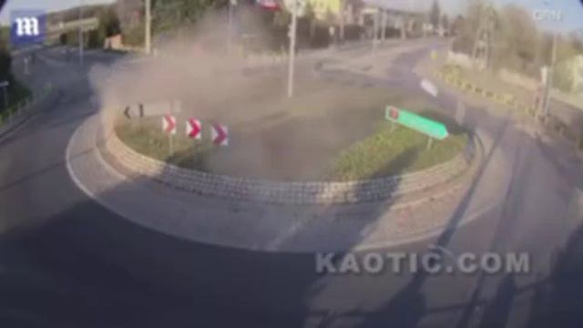 Наверное писал собщение подруги, не заметил круг