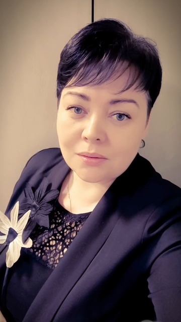 Всегда поэты просят тишины. Стихи. Елена Немоляева #слушайсердце #стихи #поэтымоскы #поэзия21века