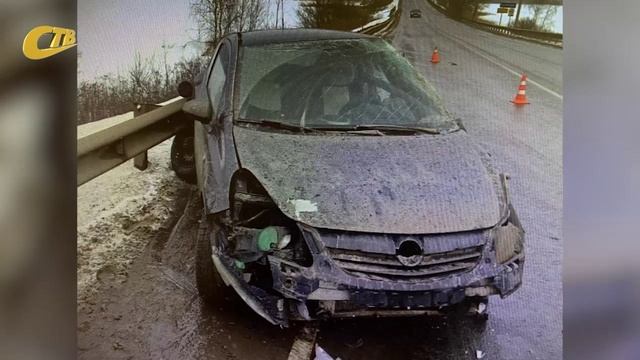 В СТОЛКНОВЕНИИ ГРУЗОВИКА И ДВУХ ЛЕГКОВЫХ АВТОМОБИЛЕЙ ТРАВМЫ ПОЛУЧИЛИ ВОДИТЕЛИ "ЛЕГКОВУШЕК"