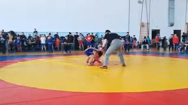 Алихан в синем трико