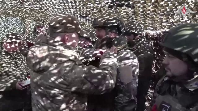 Бойцам «БАРС» группировки войск «Днепр» вручил награды начальник управления Главного организацио...