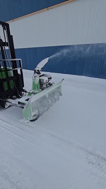 Автономный роторный снегоуборщик для вилочного погрузчика Xator – мощная очистка снега до 1400 мм