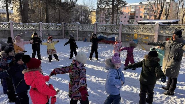 Физкультурное занятие зимой. ДОУ 26 Ангарск