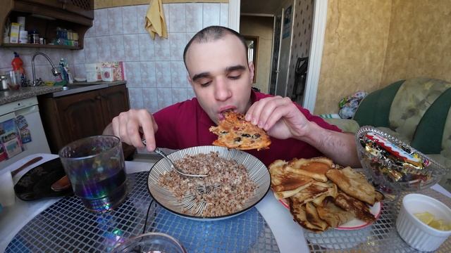 МУКБАНГ НАРЕЗКИ ЛУЧШЕЕ - БЛИНЫ / ГРЕЧКА С КОТЛЕТАМИ / ПОМИДОРЫ С ЛУКОМ / MUKBANG АСМР 25. 02. 2025