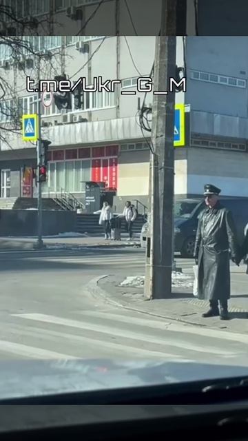 Ничего удивительного здесь нет, просто очередной "патриот" разгуливает по Чернигову в форме СС...