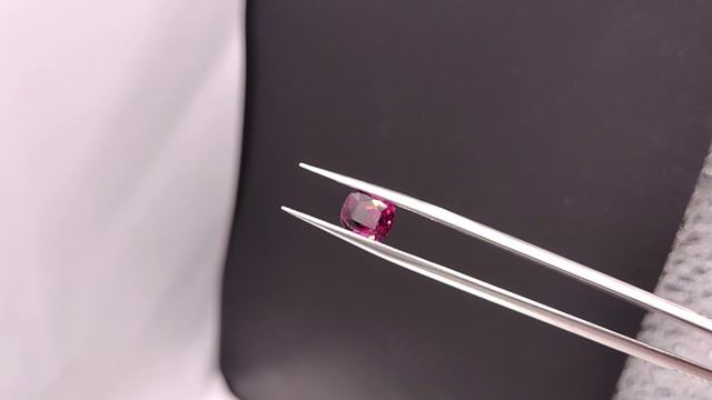 2.04 ct. Гранат Родолит, кушон. Мозамбик