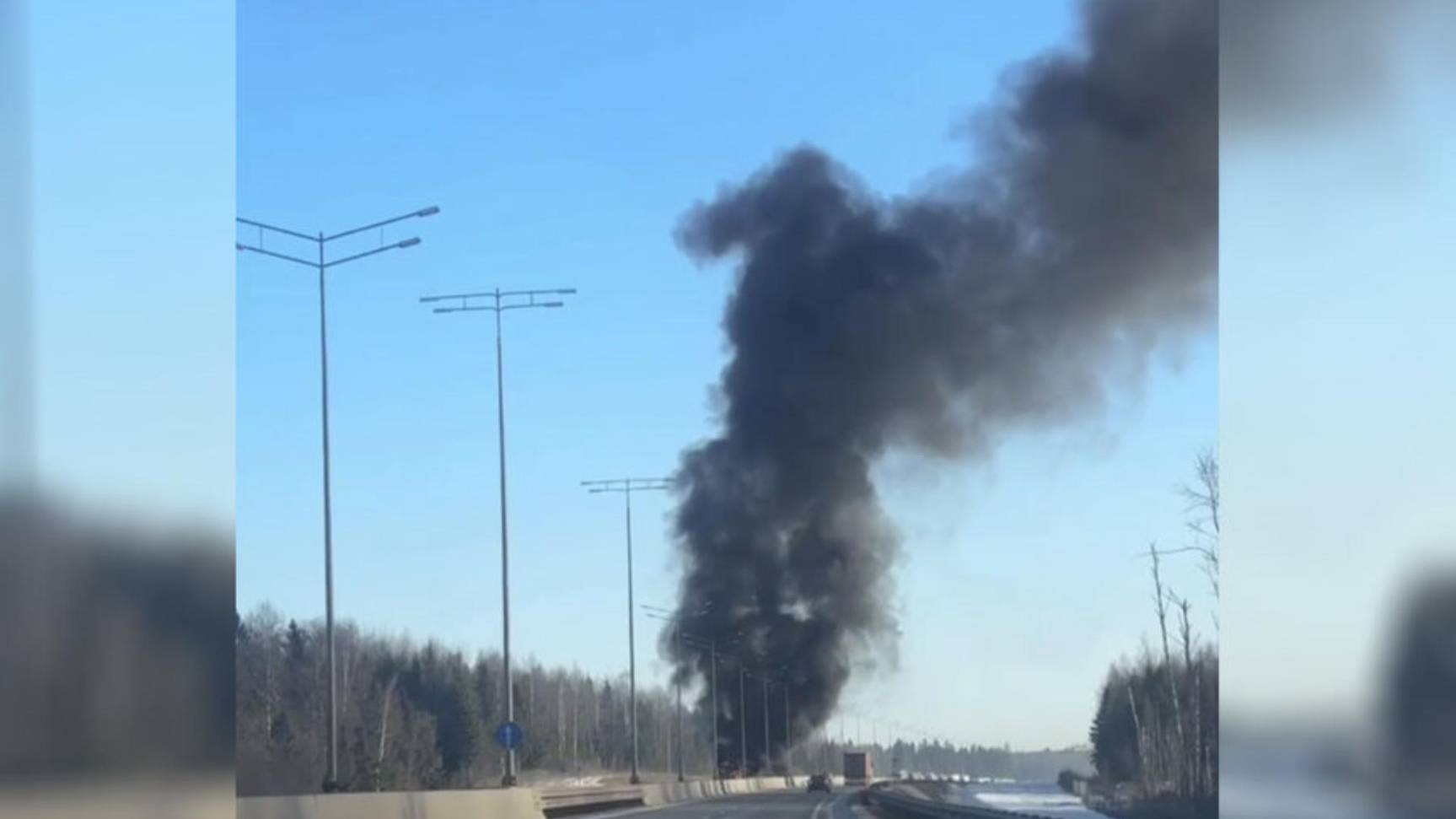 Возгорание фуры заблокировало движение на трассе в Подмосковье