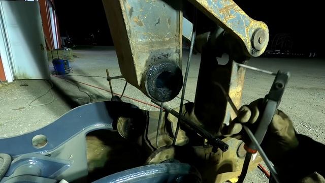 Installing a Hydraulic Main Pin Thumb