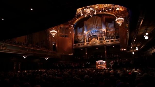 XAVER VARNUS PLAYS BACH'S C MINOR PRELUDE AT THE BUDAPEST MUSIC ACADEMY