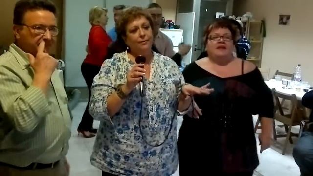 TERE CANTANDO EN EL CASAL DE RICARDO.CON AMPARO A DÚO....