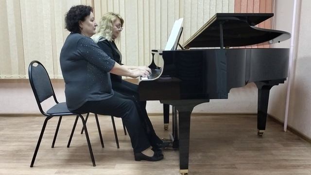 Г.Огородникова "Попурри на темы военных песен".mp4