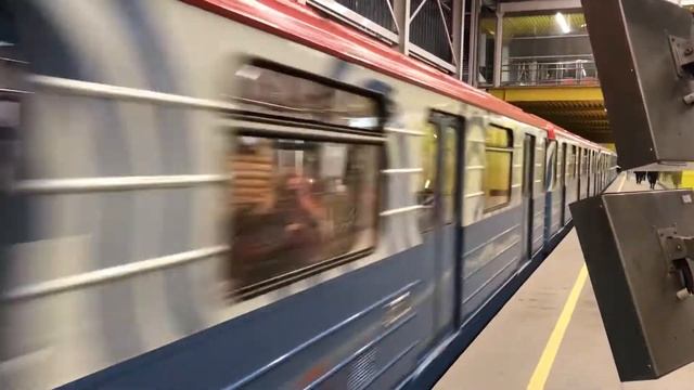 Метропоезд 81-717/714.5М «Номерной» станция метро Филатов Луг