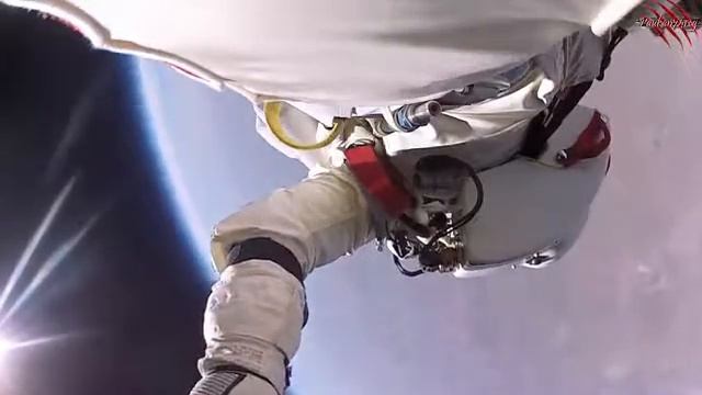 Прыжок из космоса с 40км на землю с камерой GoPro.