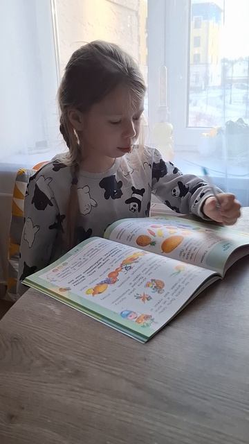 Девочка в 7 лет хорошо читает🥰Таисия в эфире🌞