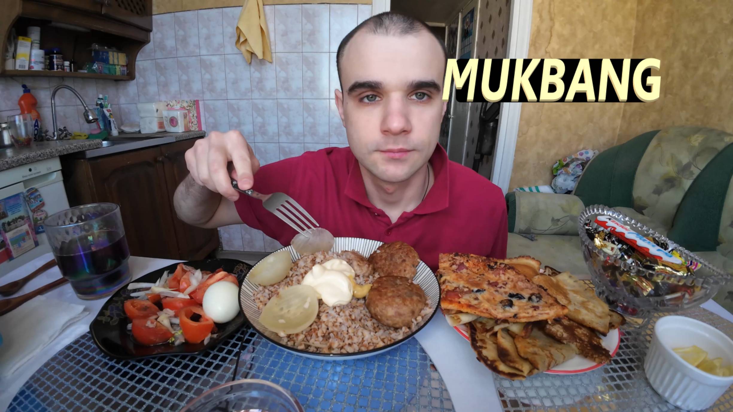 МУКБАНГ БЛИНЫ С ВАРЕНЬЕМ / ГРЕЧКА С КОТЛЕТАМИ / ПОМИДОРЫ С ЛУКОМ / EATING MUKBANG ASMR АСМР