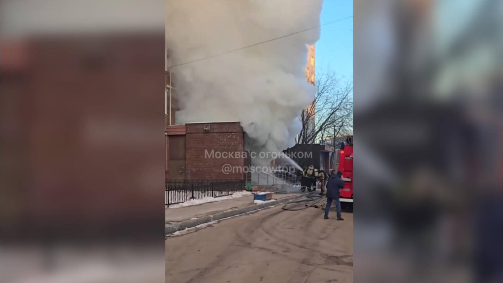 В Москве вспыхнул подъезд многоэтажного дома