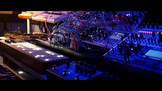 'Shift in Time' Ambient Modular Performance (Sample Drum, E370, Shapeshifter, Plaits)