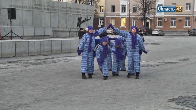 Курганцы встречают Масленицу песнями и блинами