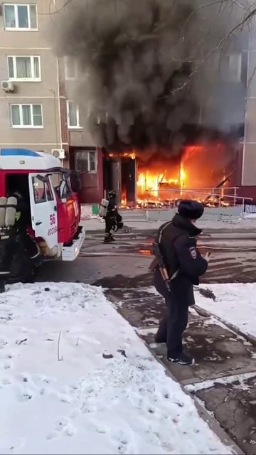 🔥 Подъезд жилого дома загорелся на улице Академика Варги в районе Теплый Стан