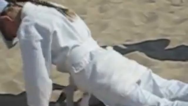 Игровые занятия на берегу моря