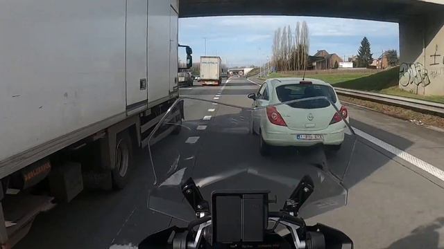 J'échange la BMW S1000RR M contre la BMW R1250GS pendant une journée à Bruxelles