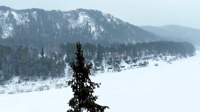 Зимняя сказка в Экопарке 'Манаград': Снег, лёд и уютные домики. Отдых ближе, чем вы думаете.