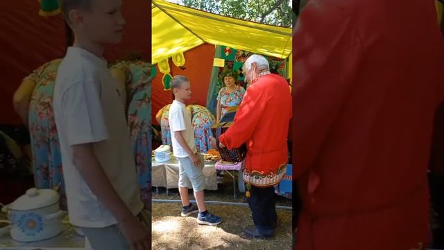 Праздник, Дуняша в селе Борки Вознесенского района, гармонист Виктор Шилков.2022 год.