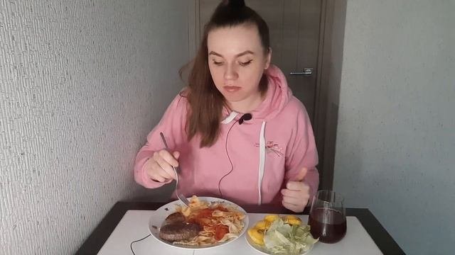 МУКБАНГ| Так что на первом месте? Женщина или хозяйство ?
