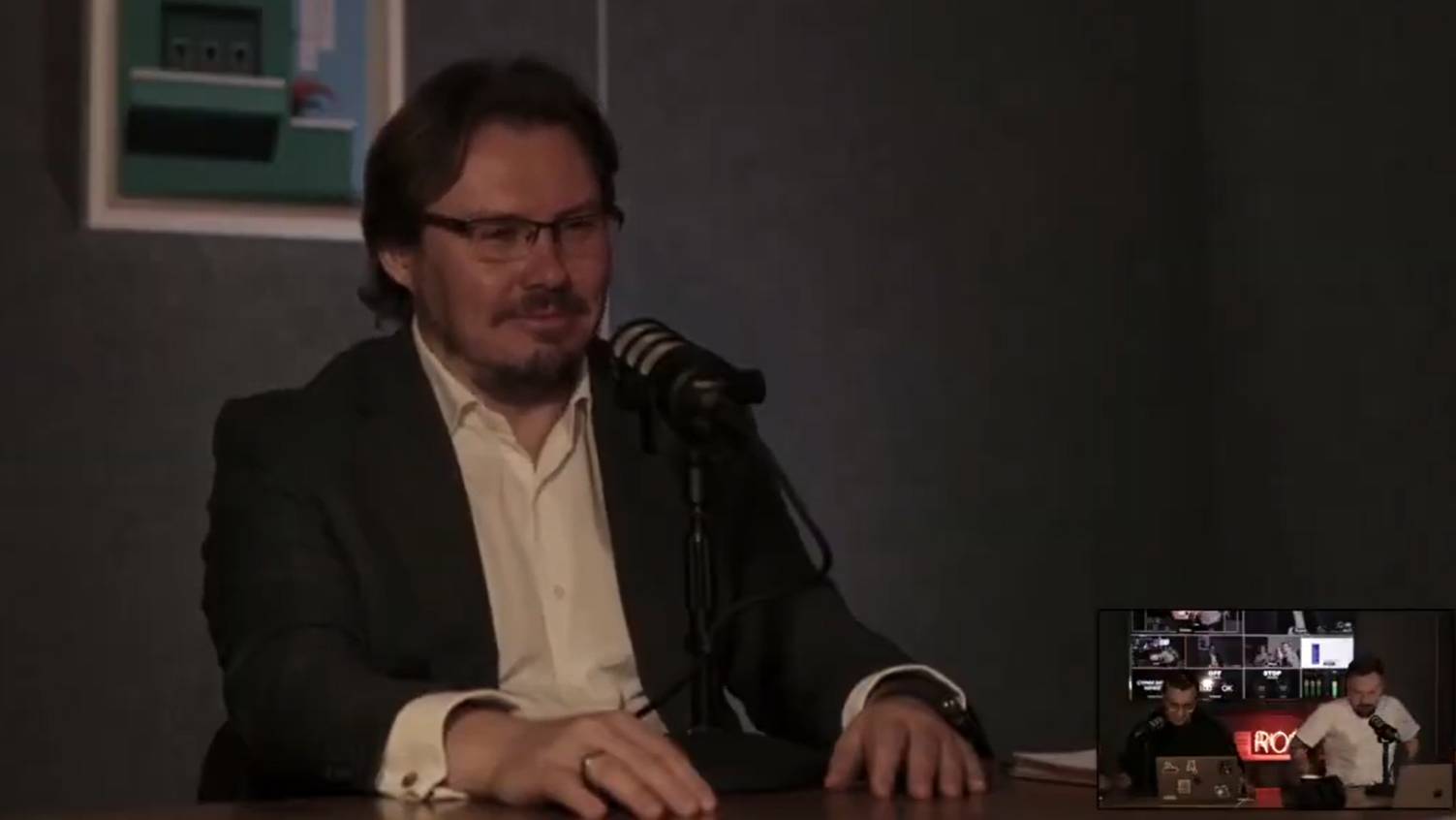 Илья Каленков на стриме с частными инвесторами.