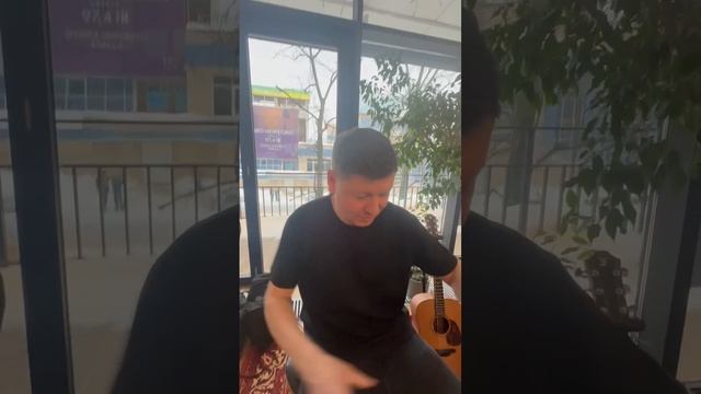 Мемы, ультракороткие интервью, километры проводов и немного странных танцев - что это?
