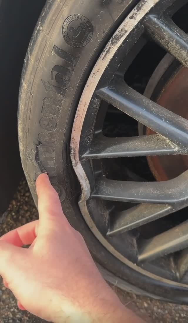 Правка литых дисков Porsche Panamera после сильного влёта в бордюр 😬😬😬