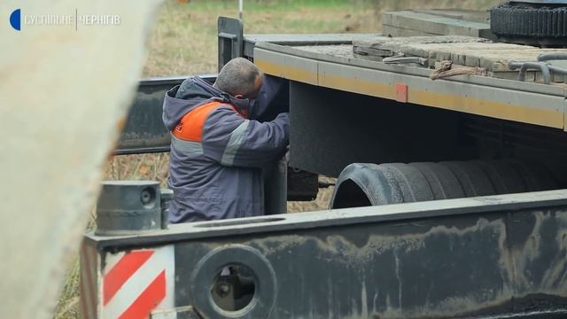 На дорозі до Чернігова будують тимчасову переправу