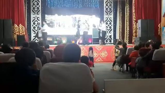 "Егиз лебиз" байкауы. "Устазым"ани