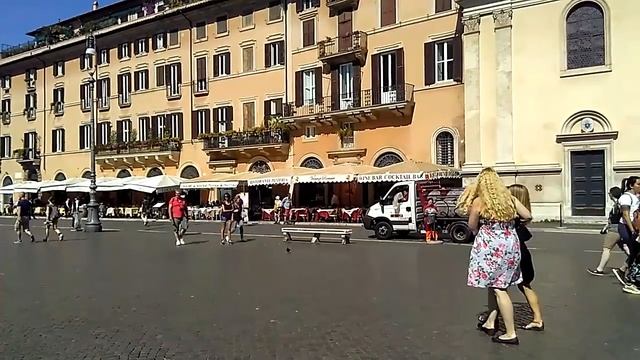 Waste management at Piazza Navona, Rome (Italy)