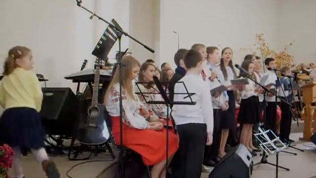 Выступление детского хора поющие сердечки на Жатву